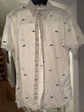 crown & ivy White Short-Sleeve Button-Up Shirt with Navy Shark Embroidery